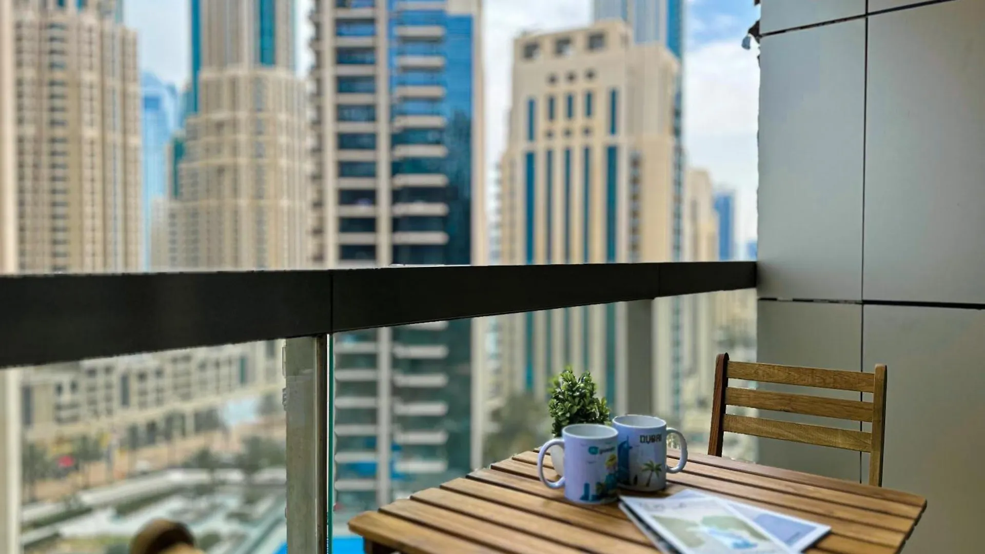 Apartment Higuests - Royal 2Br Apt With Balcony Near Burj Khalifa Dubai